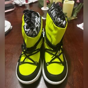 Stella McCartney Bright Yellow and Black Kids Boots